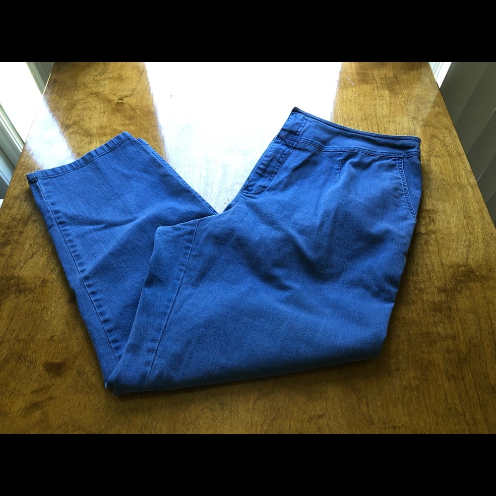 Liz Claiborne Jeans.      Size 20